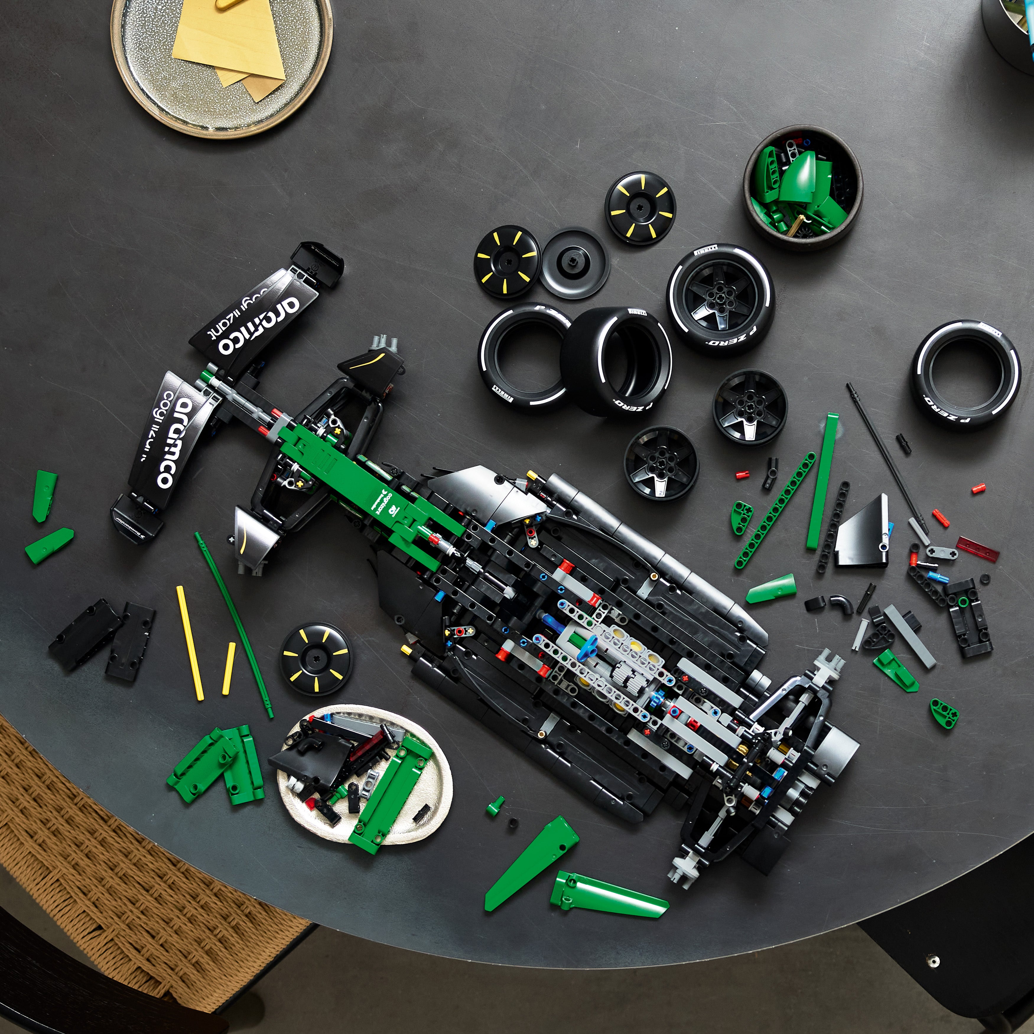 42240 - LEGO® Technic - Voiture Aston Martin Aramco AMR25 F1