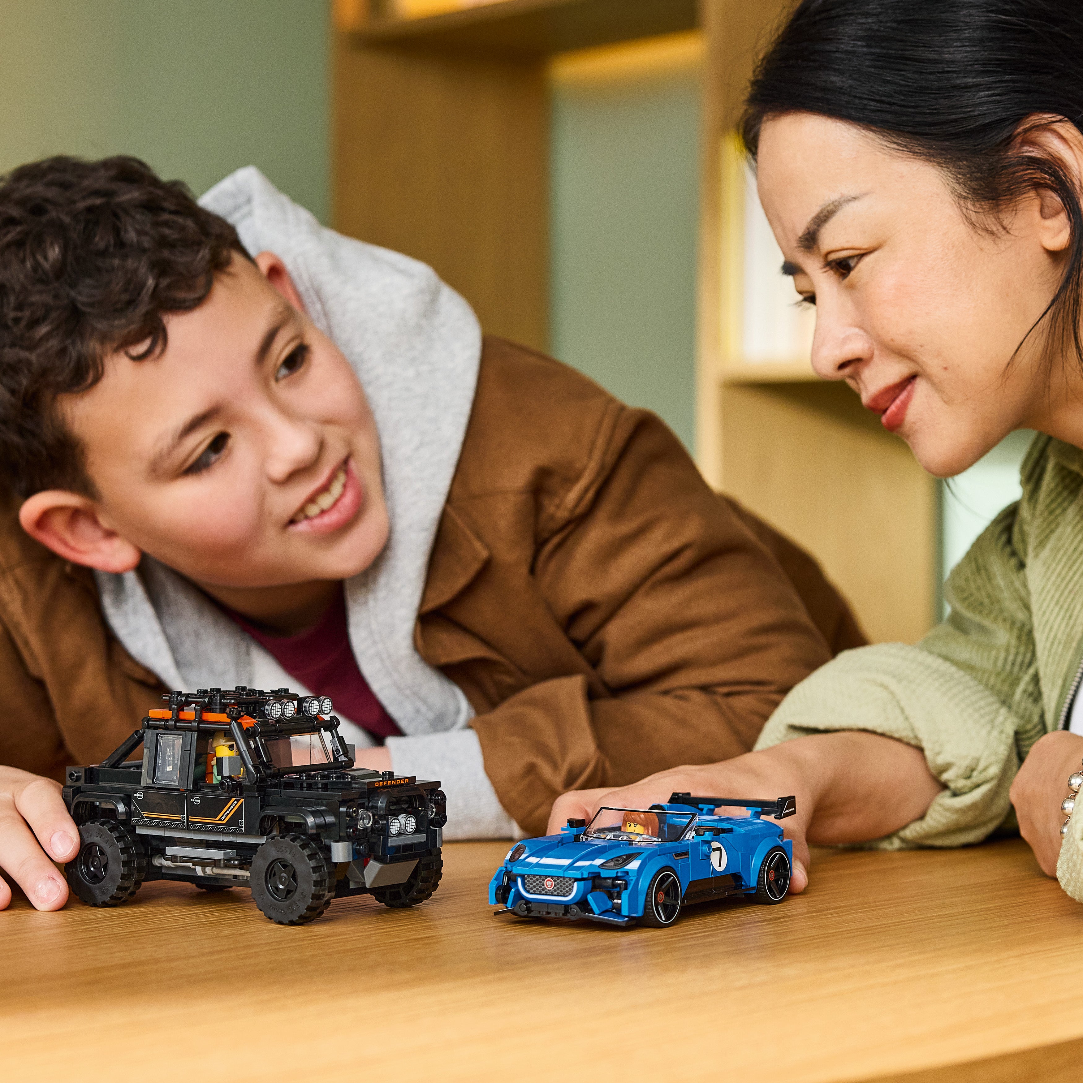 77264 - LEGO® Speed Champions - La Jaguar Project 7 et le Land Rover Defender