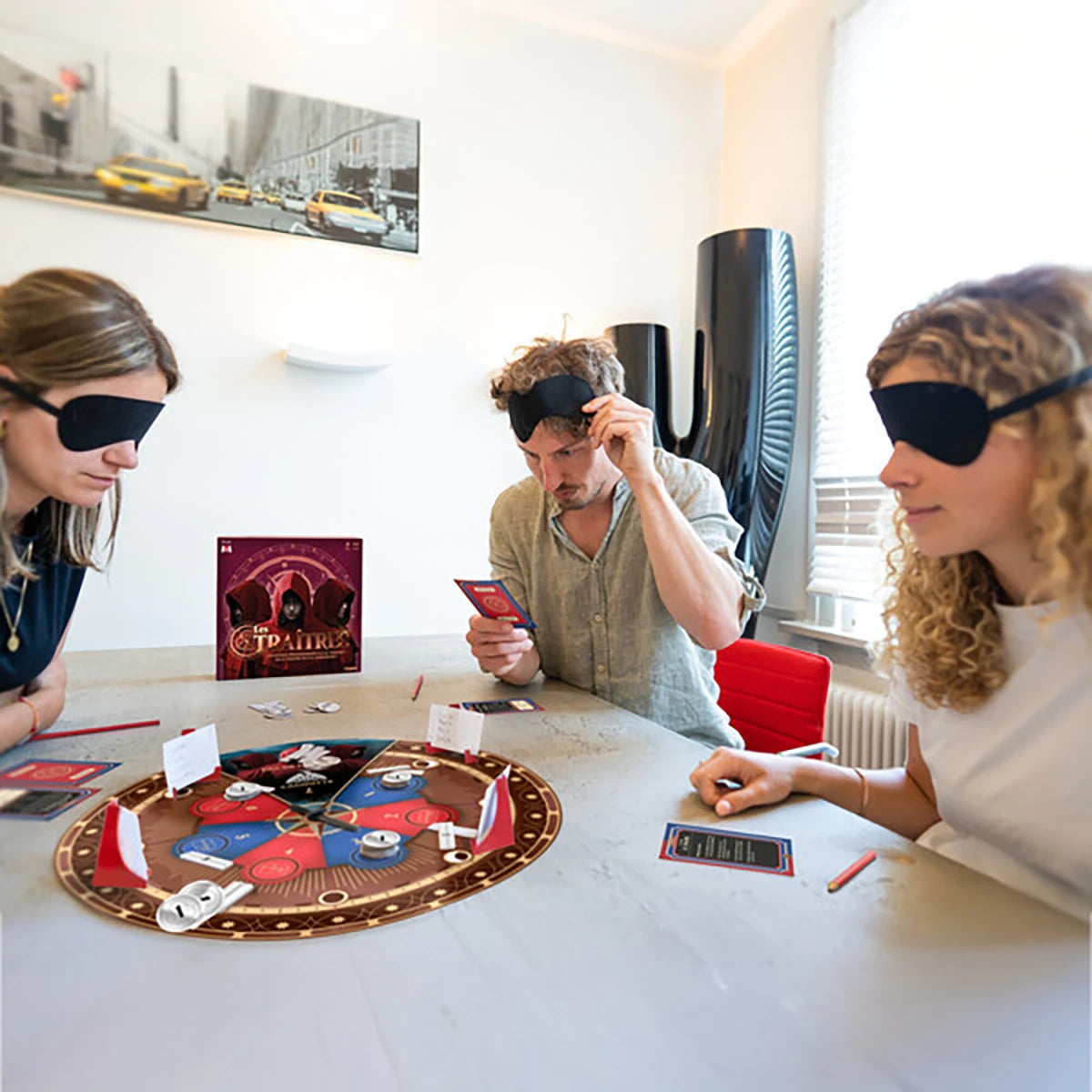 Les Traîtres – Jeu d’ambiance bluff et déduction