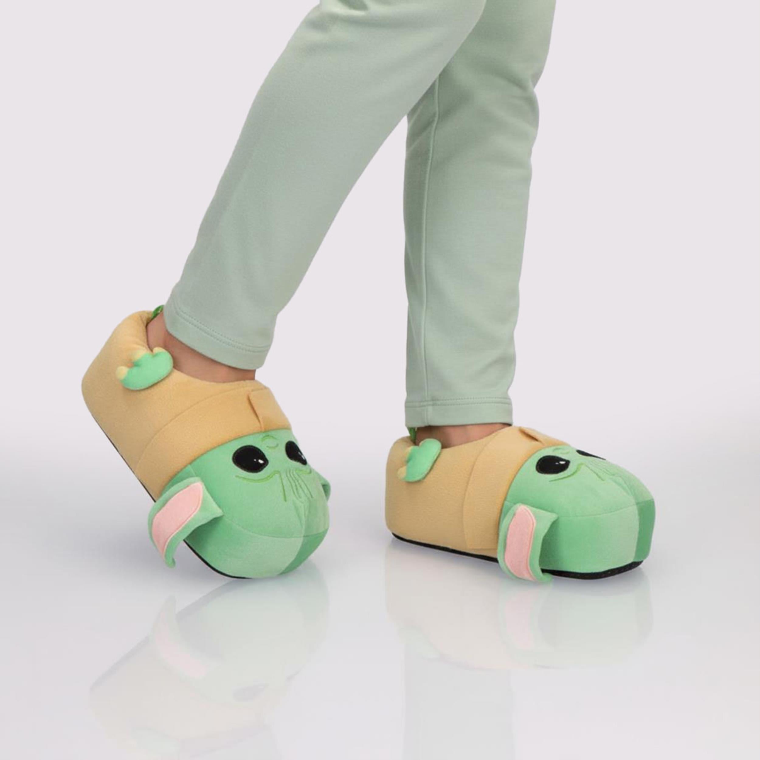 CHAUSSONS AVEC APPLICATIONS 3D “THE MANDALORIAN”