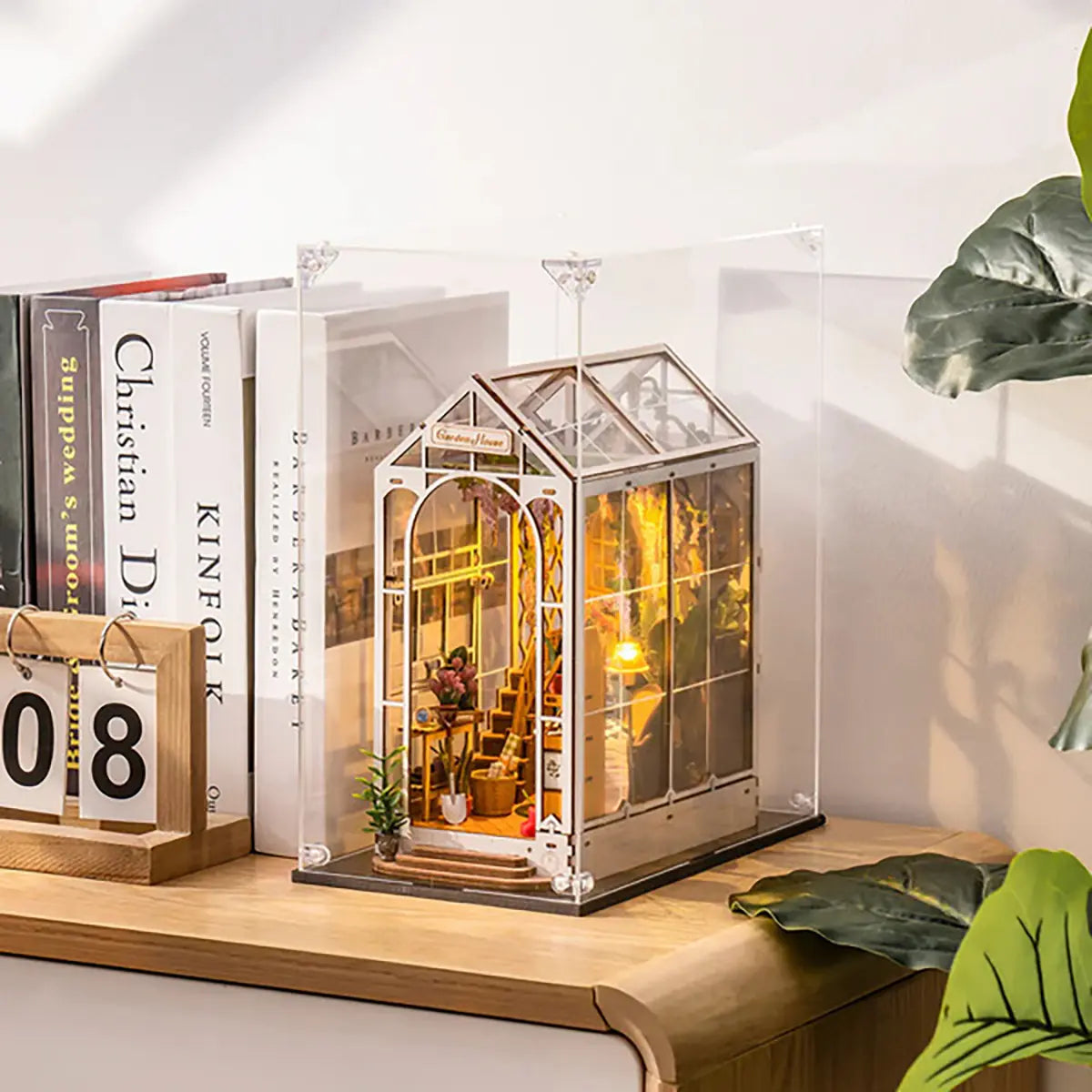 Vitrine protection – Book Nook