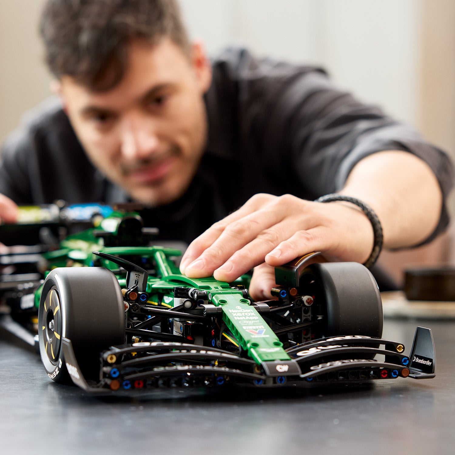 42240 - LEGO® Technic - Voiture Aston Martin Aramco AMR25 F1
