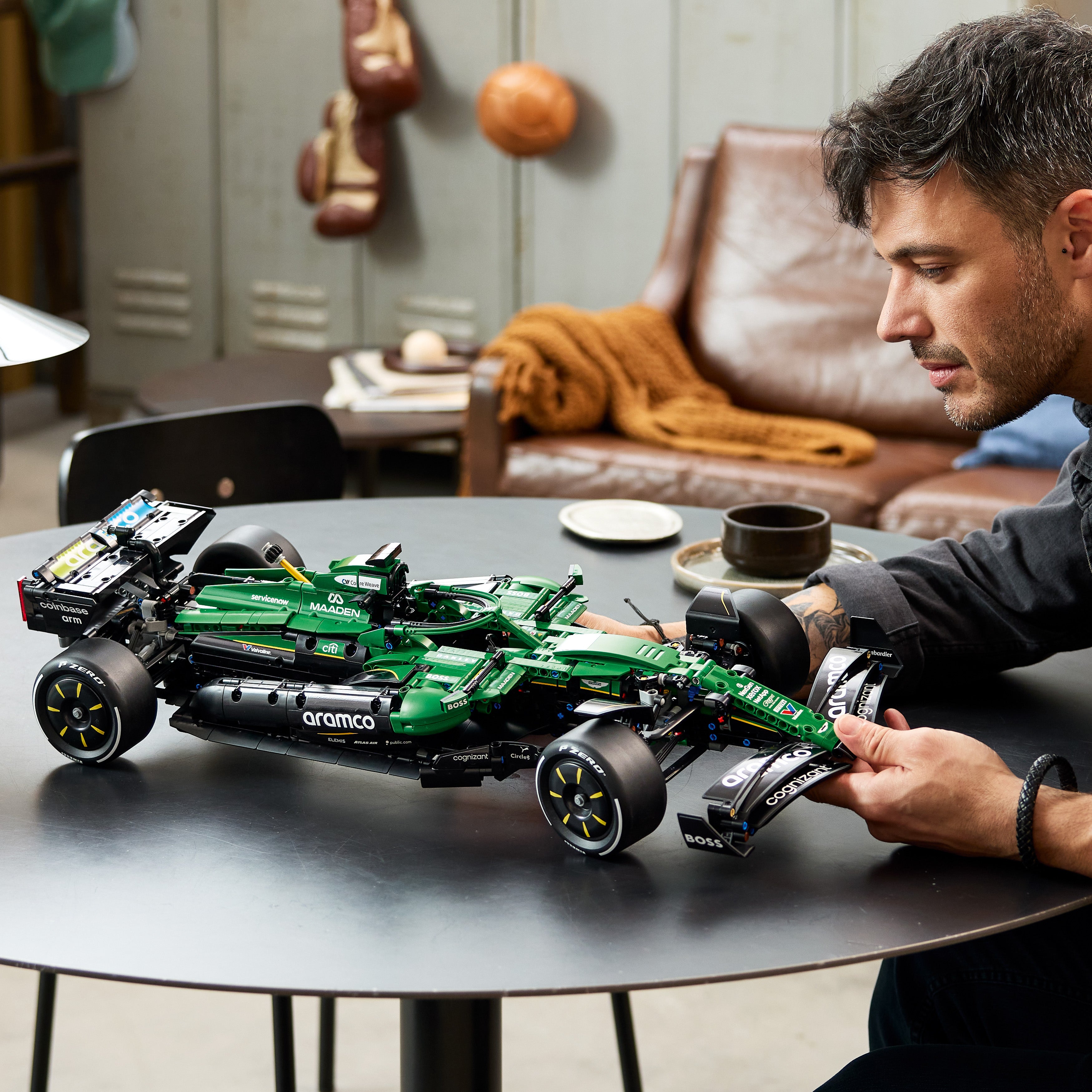 42240 - LEGO® Technic - Voiture Aston Martin Aramco AMR25 F1