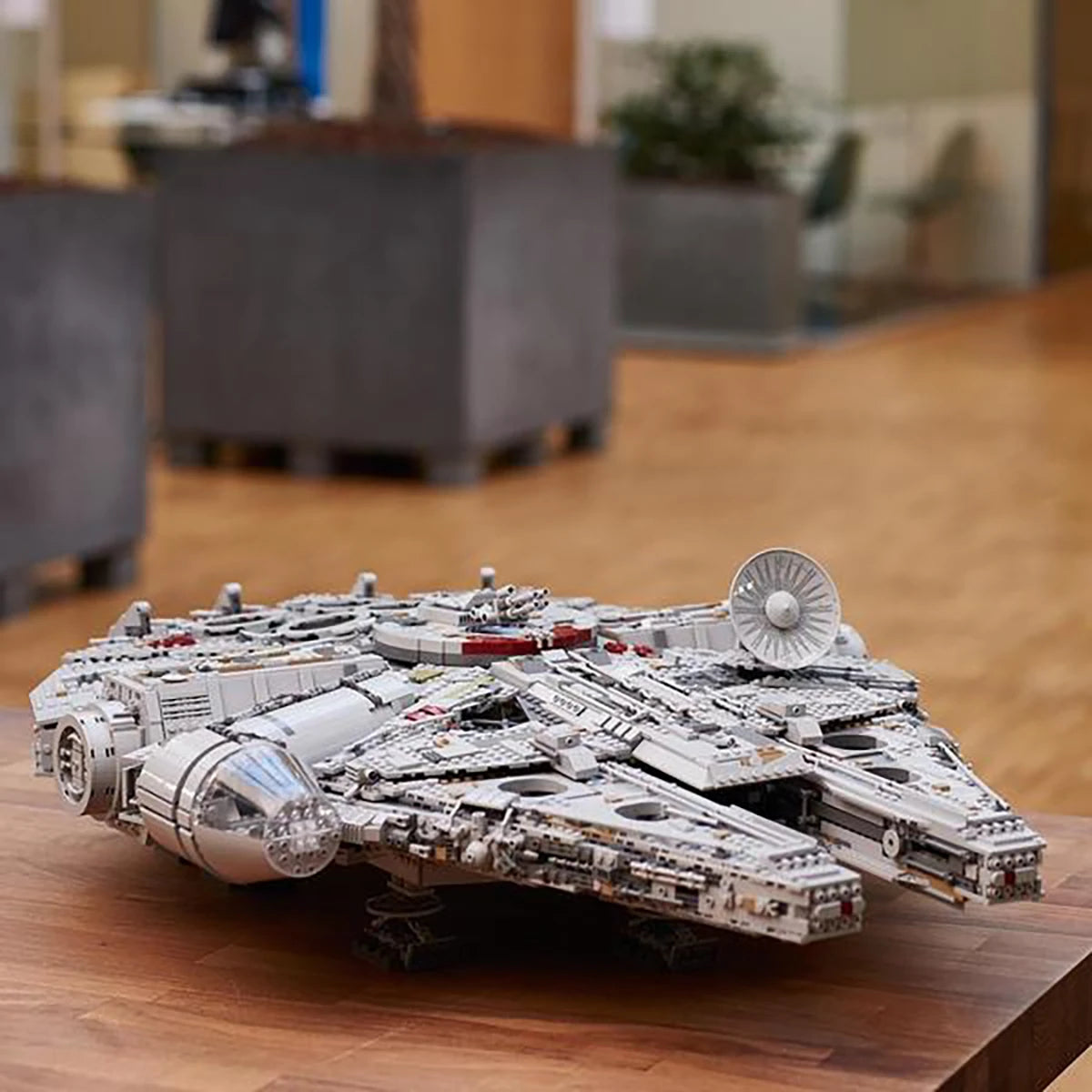 75192 - Millennium Falcon - LEGO® Star Wars™