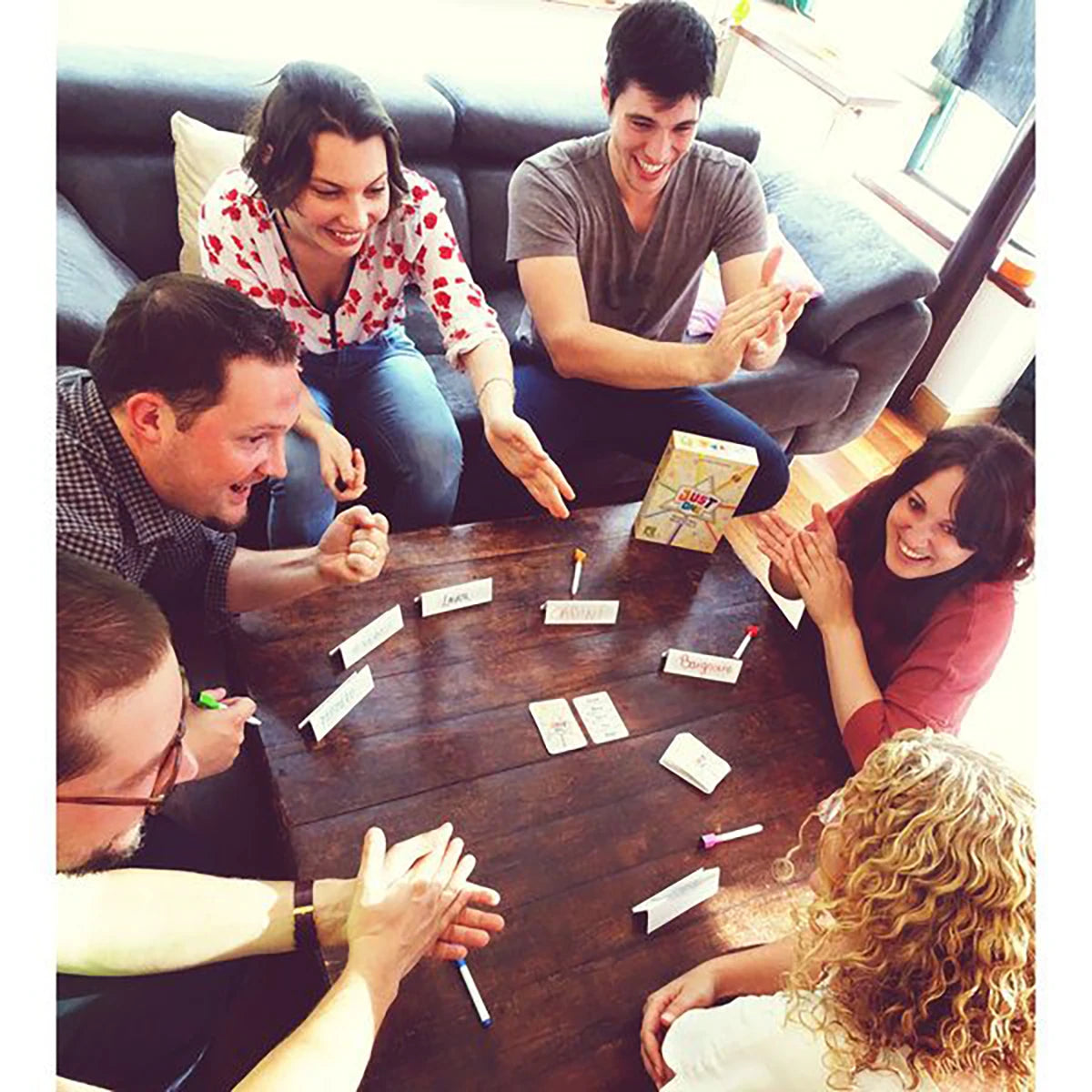 Just One – Jeu d’ambiance coopération et communication