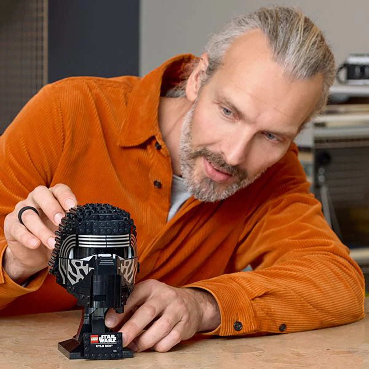 75415 - Le casque de Kylo Ren™ - LEGO® Star Wars™