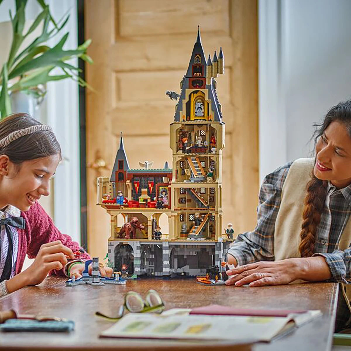 76454 - Le château de Poudlard : la tour principale - LEGO® Harry Potter™