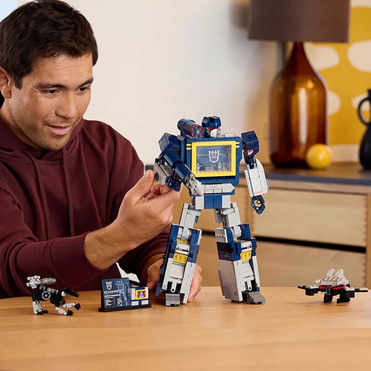 10358 - Transformers : Soundwave - LEGO® Icons
